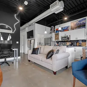 New Sleeps 4 - 7 Mins To Dwtn Nashville